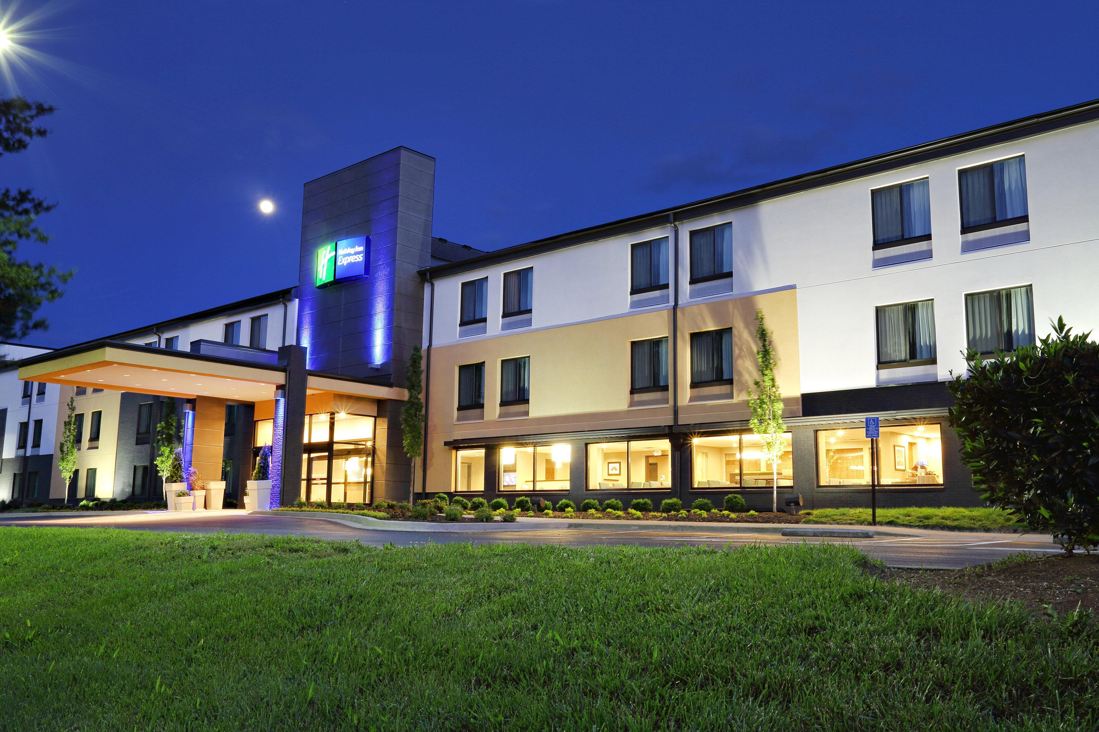 Holiday Inn Express Brentwood-South Cool Springs By Ihg Bagian luar foto